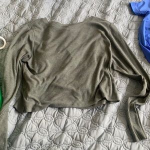 Green cropped long sleeve